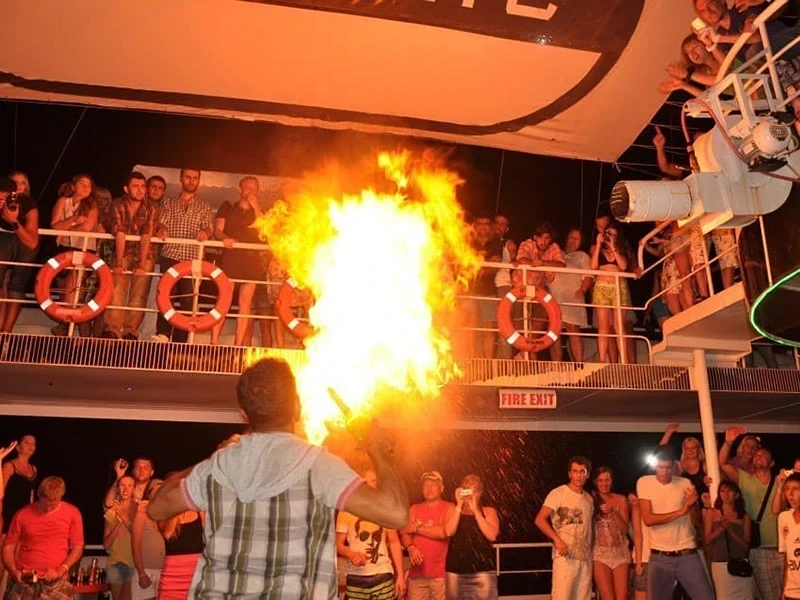 Turkler foam party